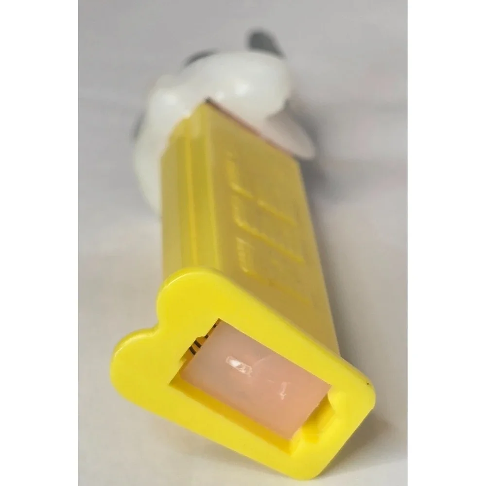 VINTAGE PEZ BUGS BUNNY LOONEY TUNES YELLOW DISPENSER WITH FEET COLLECTIBLE EUC‎